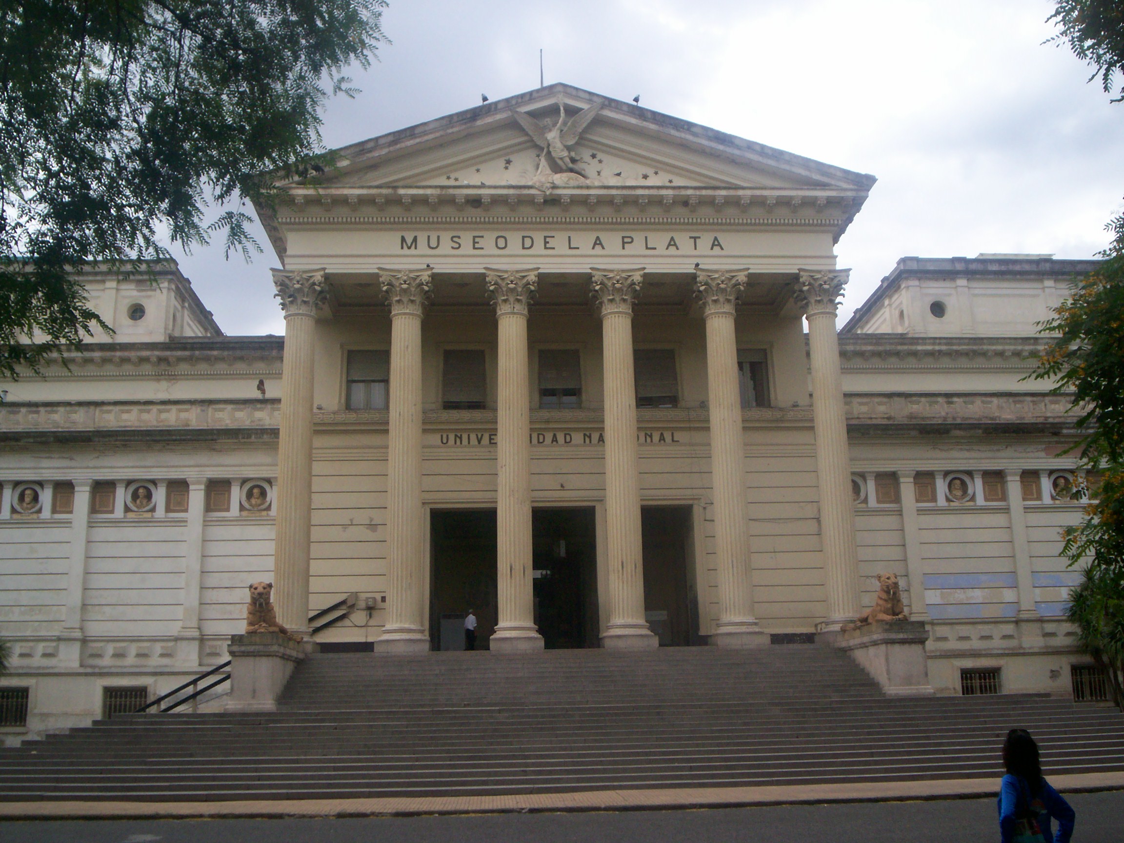 Fachada del Museo de La Plata en el Paseo del Bosque